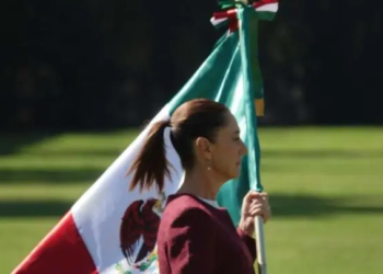Sheinbaum reivindica la soberanía y a los migrantes en el Día de la Bandera