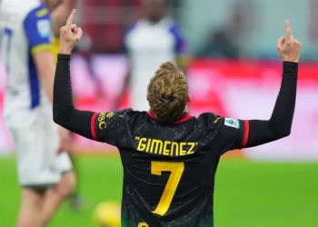 Santiago Giménez sella la victoria del AC Milan sobre Hellas Verona