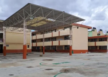 Alumna de la Secundaria 236 es arrojada del segundo piso por su gusto al K-pop