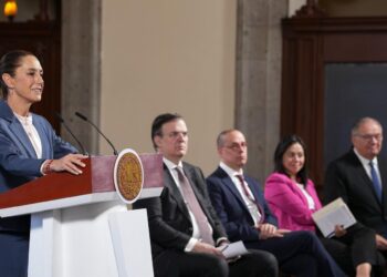 Sheinbaum se reúne con Juan Ramón de la Fuente y Marcelo Ebrard en Palacio Nacional