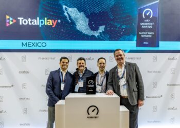 CEO de Totalplay, Eduardo Kuri, recibe premio en el MWC 2025 de Barcelona, consolidando a la empresa como la mejor