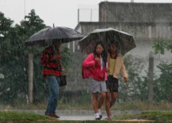 Depresión tropical Uno-E provoca lluvias y oleaje elevado