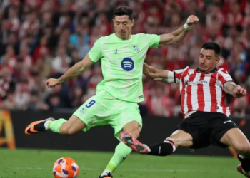 Lewandowski firma doblete en victoria del Barcelona en San Mamés