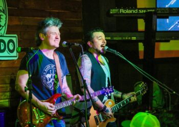 LA GRAN NOCHE DE LOS Senseishons, figuras clave de la Avanzada Regia en el rock & luchas en La Maraka que combina rock y lucha libre