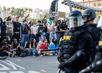 Detienen a decenas de personas en San Francisco en protestas contra política migratoria de Trump